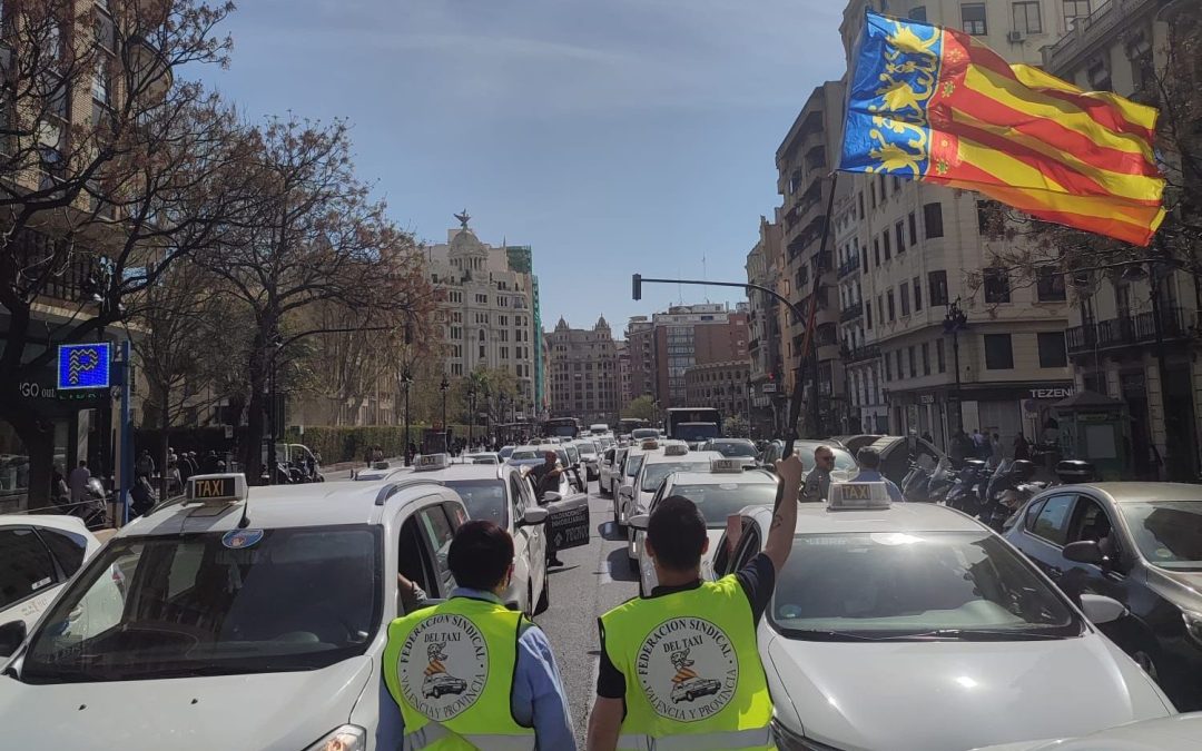 Nueva manifestación de la Federación Sindical del Taxi de Valencia y Provincia por la falta de autorizaciones de las VTC