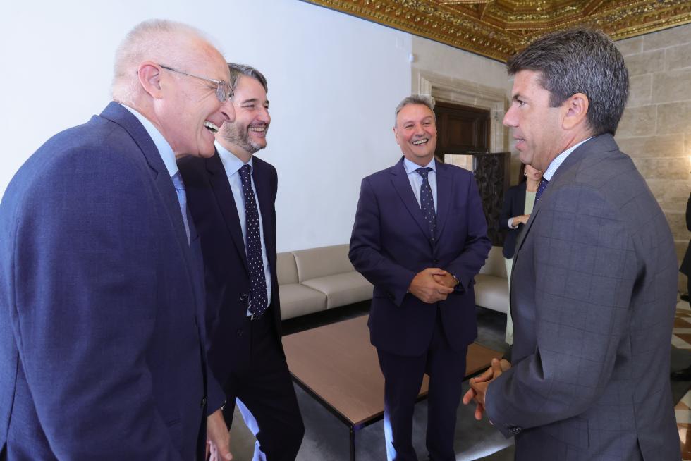 Generalitat y Ford se reúnen poniendo de manifiesto la relevancia de la multinacional en la economía valenciana