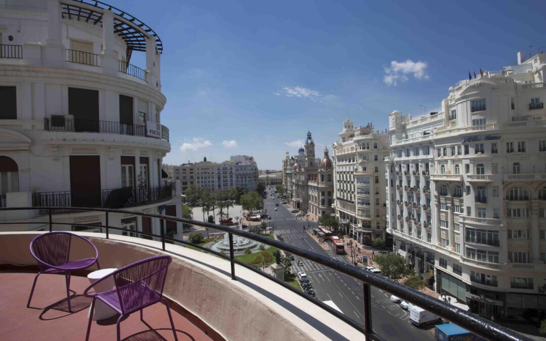 Los balcones y terrazas de Casual Vintage Valencia se convierten en palcos privilegiados para asistir a las Mascletás